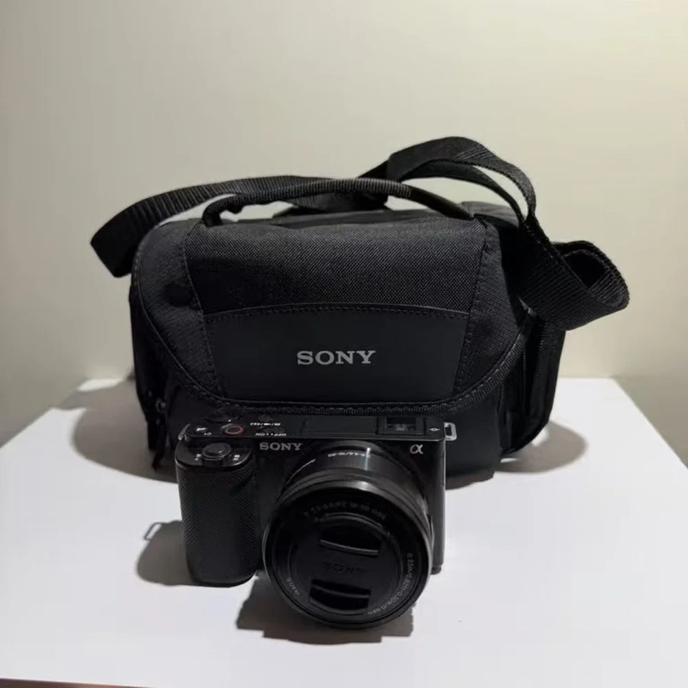 Sony Black Mirrorless Compact Camera with Interchangeable Lens